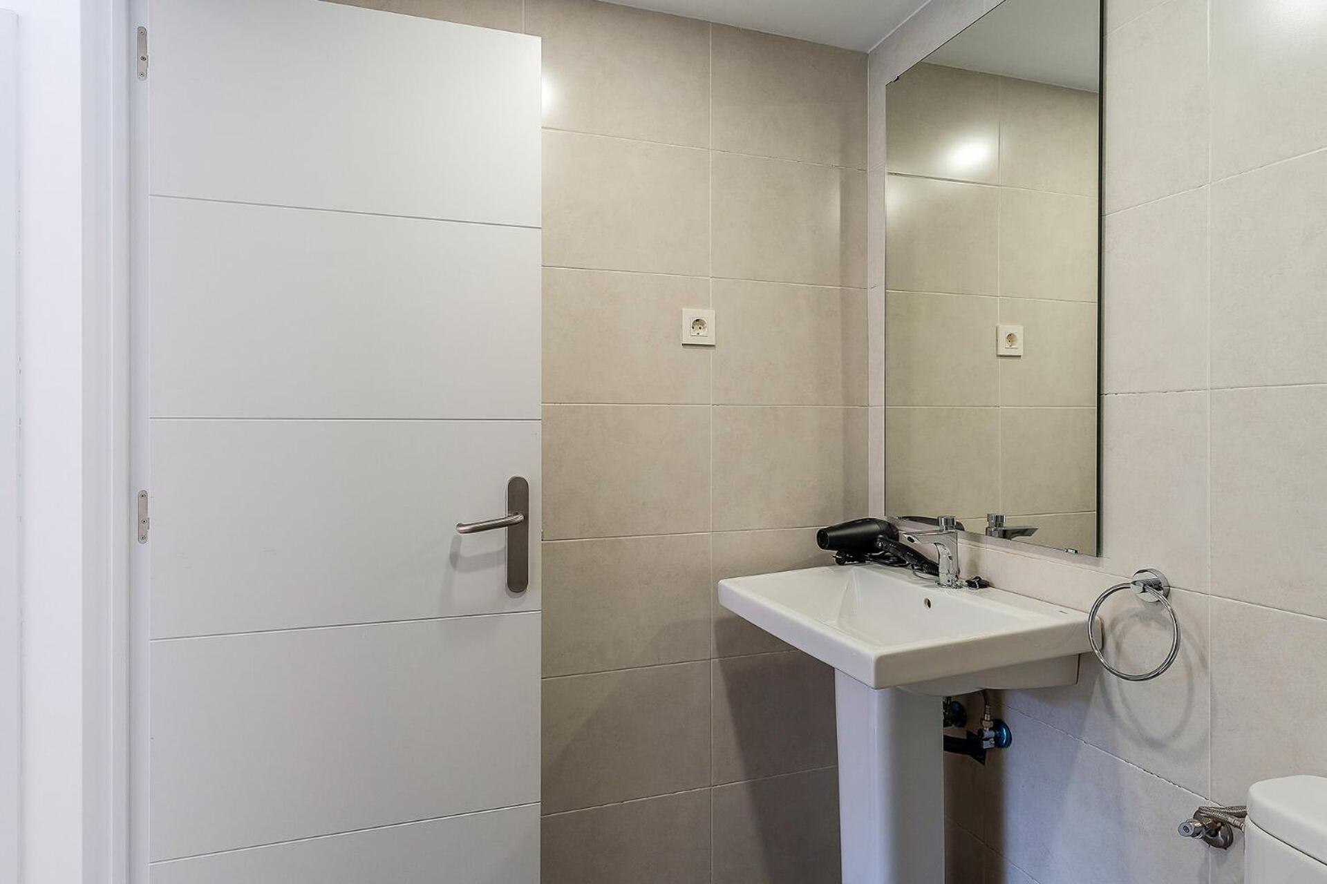 4237 - Ab Santa Coloma Iii Appartement *